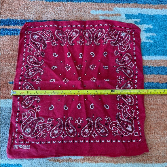 Vintage Red Paisley Bandana - MADE IN USA. - Picture 2 of 2